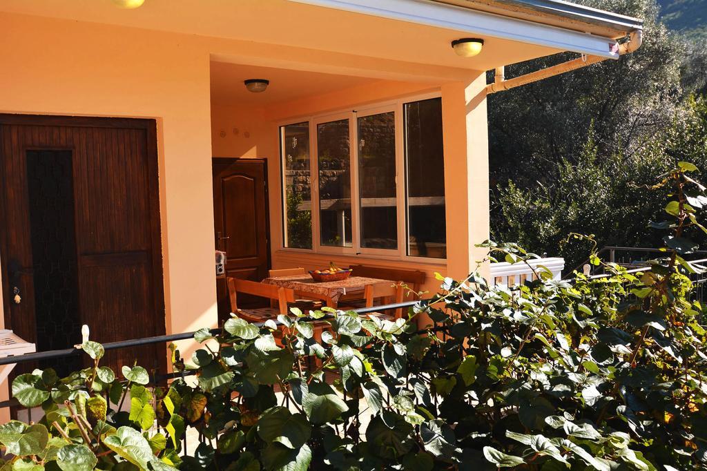 Apartment Rita Tivat Exterior photo